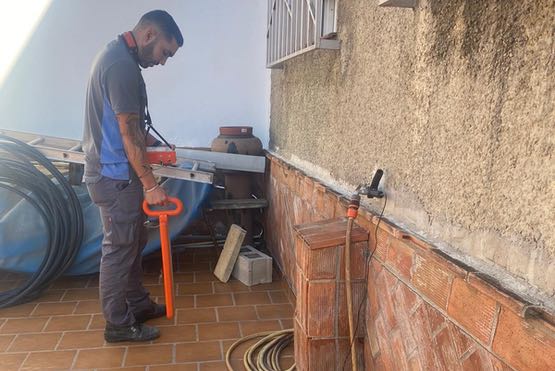 Localizador trazador de tuberías enterradas y arquetas ocultas en Olvera
